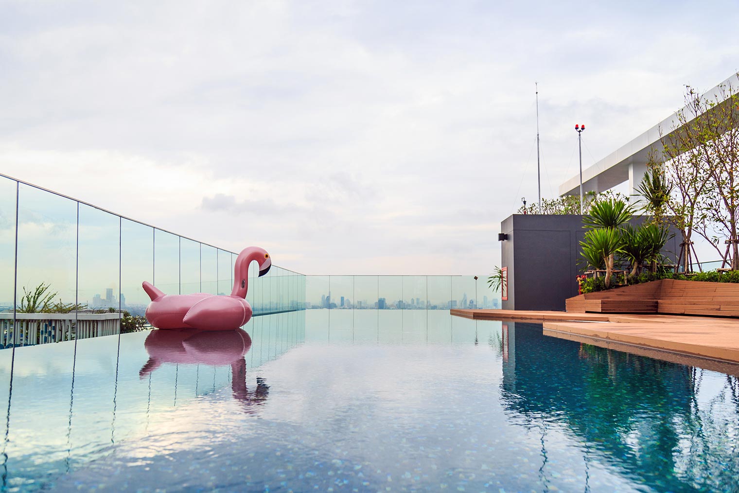 8 Benefits of Installing a Rooftop Swimming Pool at Home 