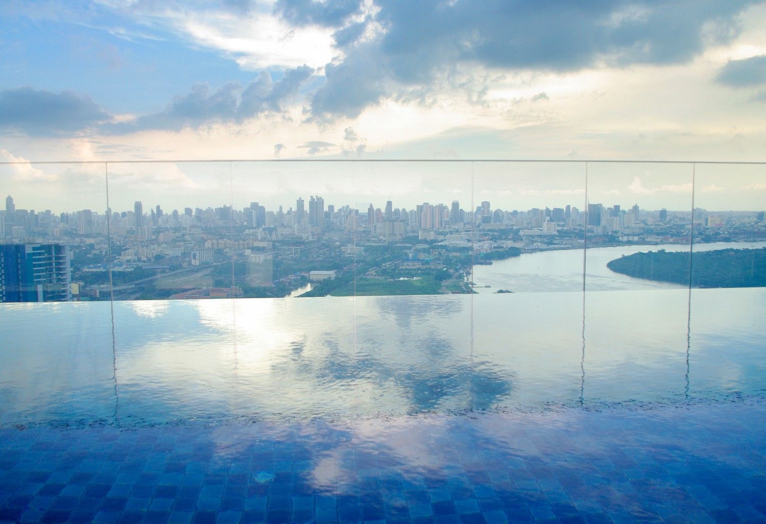Everything You Need to Know About Infinity Edge Pools