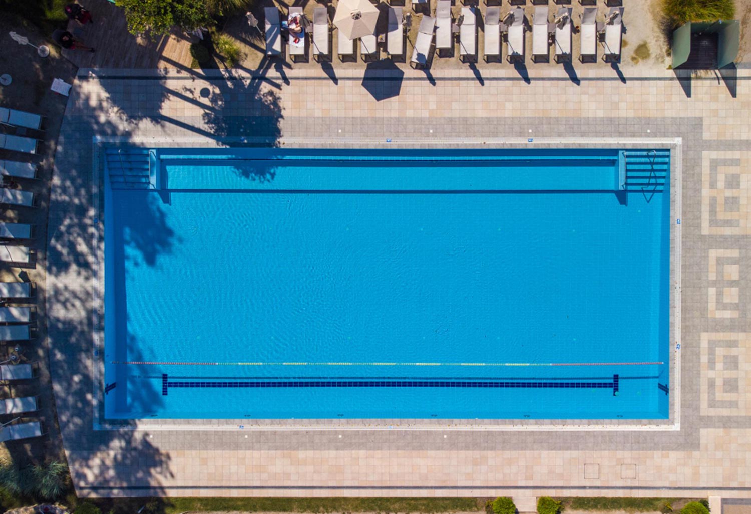 Benefits of a Rectangle Swimming Pool