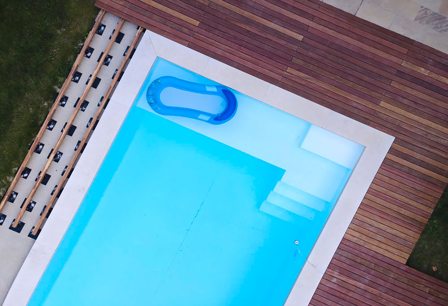What is The Standard Swimming Pool Size